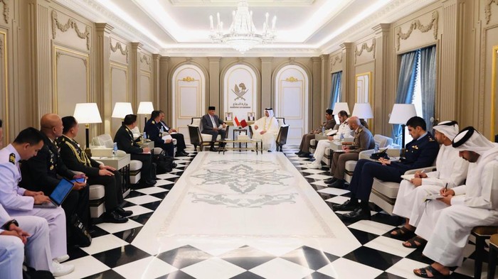 Indonesia-Qatar Sepakat Perluas Kolaborasi Teknologi dan Keamanan Siber Menhan RI Sjafrie Sjamsoeddin melakukan kunjungan kerja ke Kemhan Qatar. Kunjungan itu untuk mempererat kerja sama pertahanan yang strategis dan visioner.