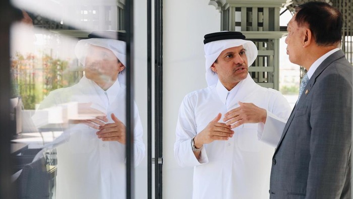Indonesia-Qatar Sepakat Perluas Kolaborasi Teknologi dan Keamanan Siber Menhan RI Sjafrie Sjamsoeddin melakukan kunjungan kerja ke Kemhan Qatar. Kunjungan itu untuk mempererat kerja sama pertahanan yang strategis dan visioner.