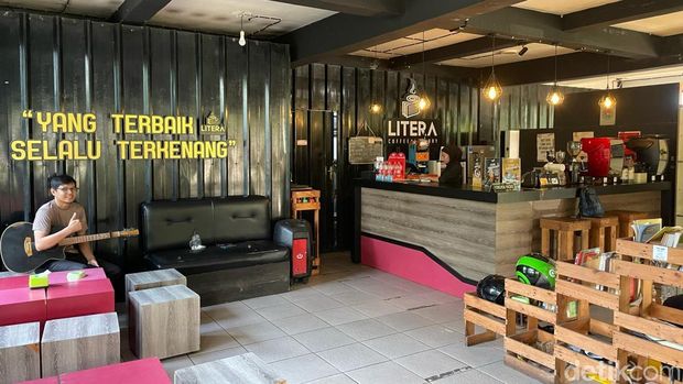 Iyan Founder Kedai Litera Pangandaran