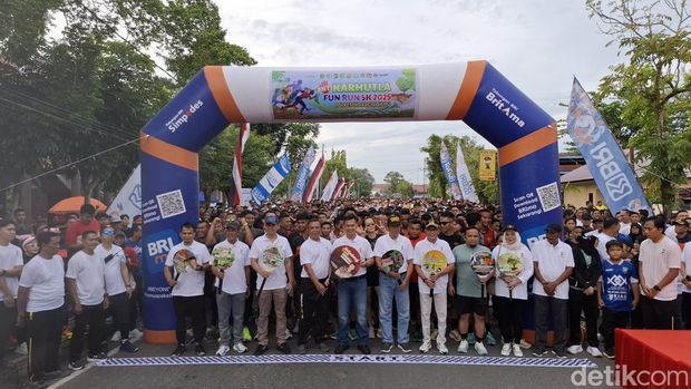 Kapolres Inhu melepas peserta lari (Foto: Dok Raja Adil)