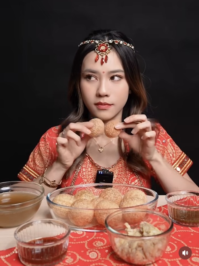 Keseruan Jessica Jane dan Erwin Phang Kulineran di Resto hingga Warung Keseruan Jessica Jane dan Erwin Phang Kulineran di Resto hingga Warung