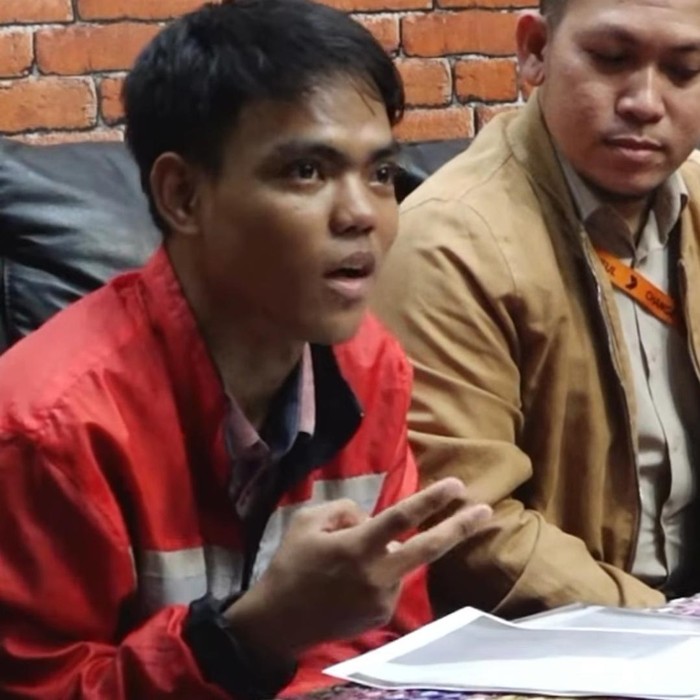 Korban penahanan ijazah oleh perusahaan di Surabaya
