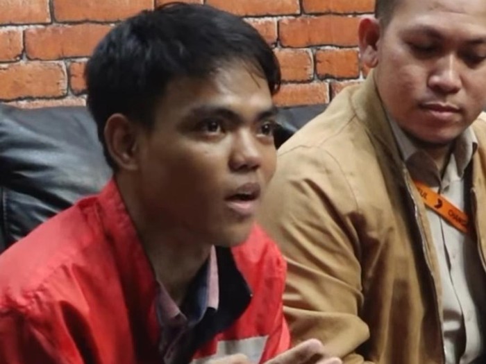 Korban penahanan ijazah oleh perusahaan di Surabaya