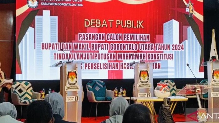 KPU Gorontalo Utara menggelar debat publik Pemilihan Bupati dan Wakil Bupati Tahun 2024 dalam pemungutan suara ulang (PSU) tanpa dihadiri para pasangan calon. ANTARA/Susanti Sako.