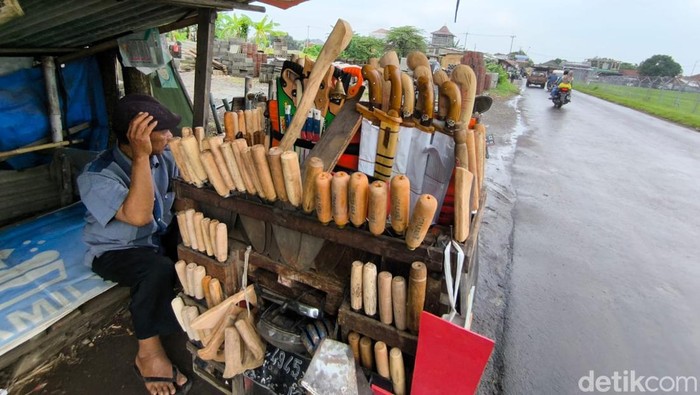 Mujaya, Penjual Perkakas Besi di Cirebon