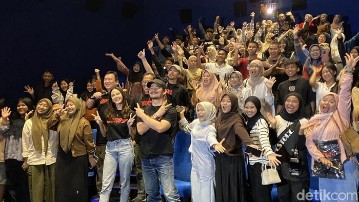 Nonton bareng Qodrat 2 di Kota Sukabumi.