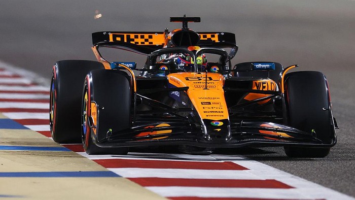 BAHRAIN, BAHRAIN - APRIL 12: Oscar Piastri of Australia driving the (81) McLaren MCL39 Mercedes on track during qualifying ahead of the F1 Grand Prix of Bahrain at Bahrain International Circuit on April 12, 2025 in Bahrain, Bahrain. (Photo by Clive Rose/Getty Images)