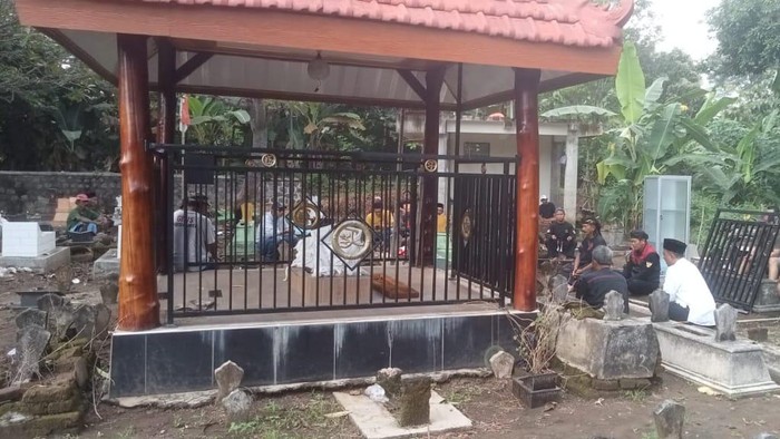 Pembongkaran makam palsu di Ponorogo