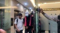 Foto: Selanjutnya ada Wahyu Gunawan yang merupakan panitera muda PN Jakarta Utara. Kini dia telah berbaju tersangka (Mulia/detikcom)