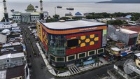 Foto udara gedung Plaza Gamalama Modern di Ternate, Maluku Utara, Sabtu (12/4/2025).