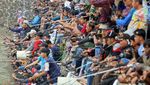 Potret Ribuan Warga Mancing Massal di Bogor