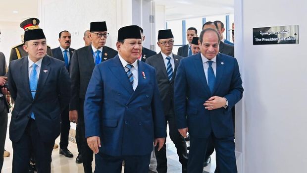 Prabowo dan Presiden El-Sisi berkunjung ke Akmil Mesir.