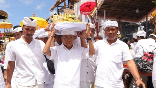 Puncak Karya Agung Ida Bhatara Turun Kabeh (IBTK) di Pura Besakih, Karangasem, pada Sabtu (12/4/2025). (IST)