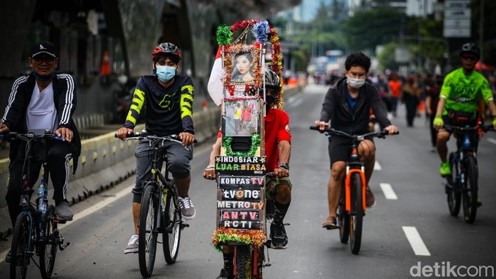 Car Free Day (CFD) atau Hari Bebas Kendaraan Bermotor (HBKB) di Jakarta kembali digelar hari ini. CFD sempat ditiadakan dua pekan selama libur Lebaran.