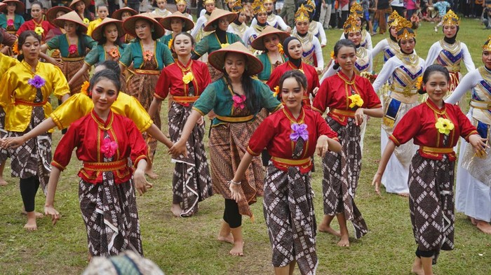 Sendratari Babad Mahardika Meriahkan Hari Jadi Kota Magelang Sendratari Babad Mahardika turut memerikan peringatan Hari Jadi ke-1119 Kota Magelang. Sendratari itu ditampilkan oleh ratusan pelajar.