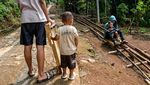 Serunya Bermain Lori di Kampung Ciherang Garut