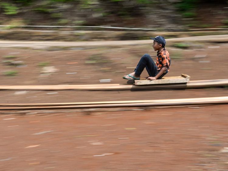 Serunya Bermain Lori di Kampung Ciherang Garut