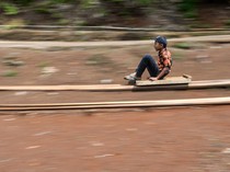 Serunya Bermain Lori di Kampung Ciherang Garut