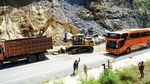 Tebing Batu Setinggi 20 Meter Longsor di Jalur Pansela