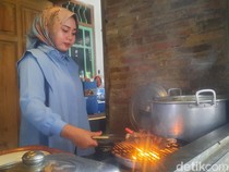 Kisah Umi Bos Juragan Petis di Pati, dari Jualan di Teras Kini Punya 5 Pegawai