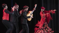 Aksi Para Penari Flamenco di Teater Nasional Irak
