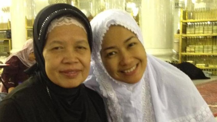 Alya Rohali dan ibundanya.