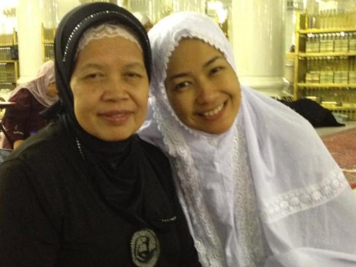 Alya Rohali dan ibundanya.