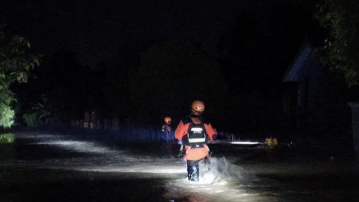 Sebanyak 800 rumah dari dua kecamatan di Kabupaten Luwu, Sulawesi Selatan (Sulsel) terendam banjir.