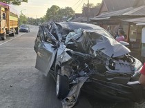 Petaka Truk Parkir di Jalan Poros Parepare-Barru Bikin Sopir Terios Tewas