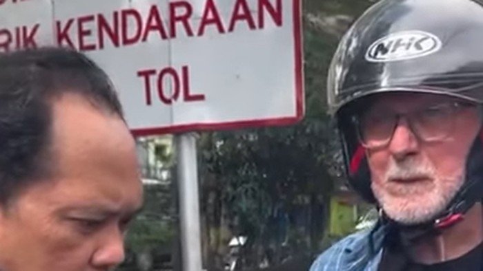 Bule Australia kesasar masuk tol Makassar gegara ikuti Google Maps.