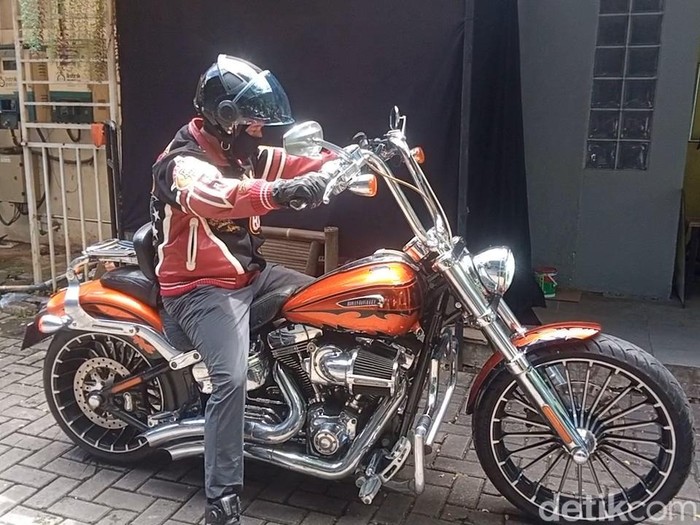 Denny Cagur Denny Cagur dan mogenya.