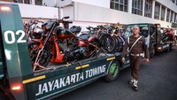 Kejagung juga menyita 21 sepeda motor berbagai jenis dan merk di antaranya Harley Davidson dan Vespa. Selain sepeda motor, terdapat 7 unit sepeda yang disita oleh Kejagung.  