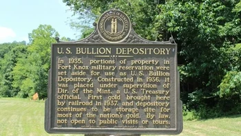 Lokasi terpencil: Fort Knox menambah lapisan keamanan lainnya. Tempat ini dibangun di pedalaman Kentucky, jauh dari pantai sehingga juga tak rentan terhadap serangan dari laut. Lokasi terpencil membuat siapa pun sulit mendekat tanpa diketahui. Tempat penyimpanan emas di Fort Knox tidak hanya di atas tanah tapi juga di bawah tanah dalam brankas khusus. Desainnya membantu melindungi emas dan barang berharga lainnya dari potensi ancaman luar, seperti gempa bumi atau serangan. Foto: Treasury