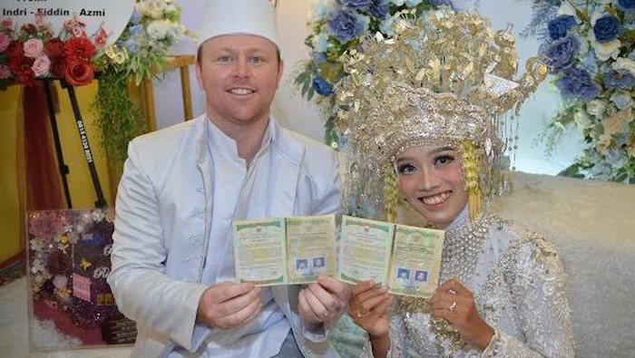 Foto pernikahan Riska Damayanti dan Bailey Davis, pasangan beda negara viral di media sosial