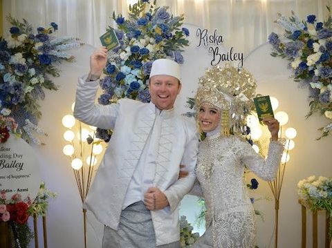 Foto pernikahan Riska Damayanti dan Bailey Davis, pasangan beda negara viral di media sosial