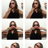 Kali ini Hailey memadukannya dengan kaca mata dan kitten heels serba hitam. Foto: Instagram