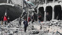 Militer Israel mengatakan gedung sekolah Dar Al-Arqam di lingkungan Tuffah di Kota Gaza telah digunakan sebagai pusat komando dan kendali oleh militan Hamas dan menuduh para pejuang tersebut sengaja menggunakan infrastruktur sipil sebagai pangkalan. Hamas membantah bahwa mereka beroperasi di antara warga sipil. 
