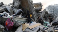 Perang tersebut dimulai ketika pejuang Hamas menyerbu komunitas Israel pada tanggal 7 Oktober 2023, menewaskan 1.200 orang dan menyandera lebih dari 250 orang, menurut penghitungan Israel. Sejak saat itu, Israel telah menghancurkan sebagian besar wilayah Gaza dan menewaskan lebih dari 50.000 warga Palestina, menurut otoritas kesehatan daerah kantong tersebut. 