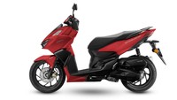 Fitur-fitur lain di Honda Vario 160 2025 meliputi Honda Smart Key dengan tombol start, sistem alarm pencurian, dan sistem penjawab panggilan, lampu-lampu full LED untuk safety, serta pengisi daya USB di dasbor. Motor ini juga menampilkan speedometer full digital yang menampilkan berbagai informasi penting. Foto: Dok. Honda