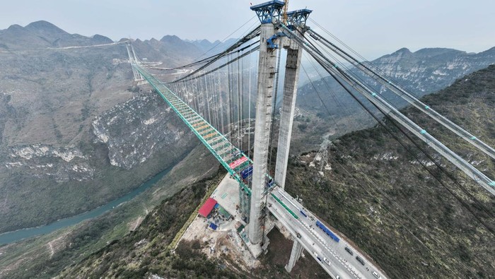 QIANXINAN, CHINA - JANUARY 17: Aerial view of the Huajiang Grand Canyon Bridge on January 17, 2025 in Zhenfeng County, Qianxinan Buyei and Miao Autonomous Prefecture, Guizhou Province of China. China on January 17 finished the construction of the main structure of the Huajiang Grand Canyon Bridge in its southwestern Guizhou Province, which is set to become the worlds tallest bridge. A project of Guizhou Transportation Investment Group Co., Ltd., the suspension bridge has a vertical height of 625 meters from the bridge deck down to the river surface. The 2,890-meter bridge, with a span of 1,420 meters, is also the worlds largest span bridge to be built in a mountainous area. (Photo by Qu Honglun/China News Service/VCG via Getty Images)