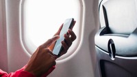 HP Keselip di Kursi Pesawat, Jangan Sembarangan Ambil lho!