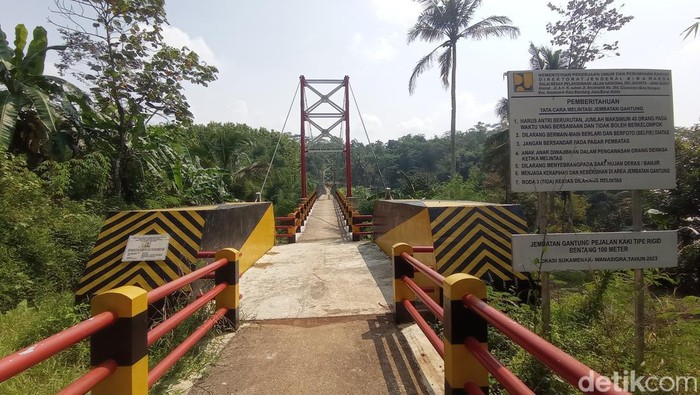Jembatan gantung Sukamenak belum bisa digunakan karena tak ada akses jalan dari arah Kota Tasikmalaya.