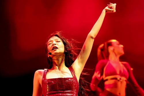 Jennie tampil di Outdoor Theatre Coachella Valley Music and Arts Festival 2025, Empire Polo Club pada 13 April 2025 di Indio, California.