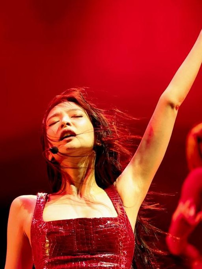 Jennie tampil di Outdoor Theatre Coachella Valley Music and Arts Festival 2025, Empire Polo Club pada 13 April 2025 di Indio, California.