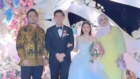 Sejumlah tamu undangan dari sahabat keduanya datang dan memberikan doa terbaik. Salah satunya adalah selebgram Tasyi Athasyia dan suami. Foto: instagram Jessica Jane
