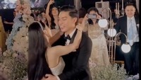 Romantisnya Jessica Jane dan Erwin Phang ketika berdansa dalam pernikahan tersebut. Foto: instagram Jessica Jane