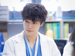9 Fakta Kang You Seok, Eks Idol Jadi Dokter Kandungan di Resident Playbook