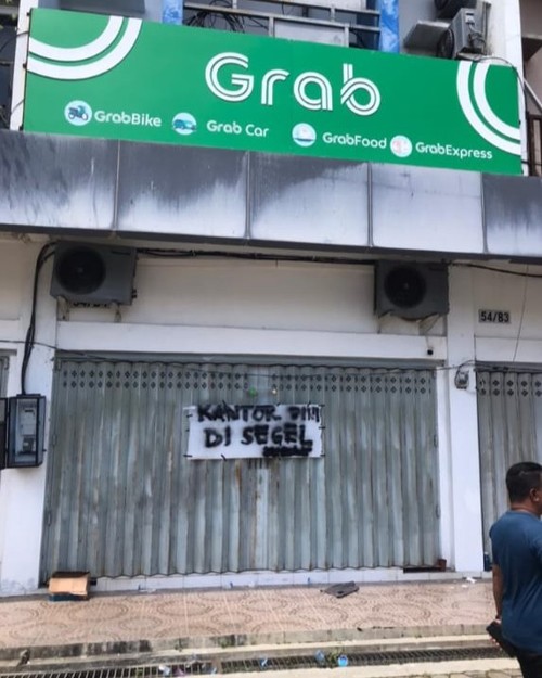 Kantor Grab di Kupang, NTT disegel driver, Senin (14/4/2025). (IST)