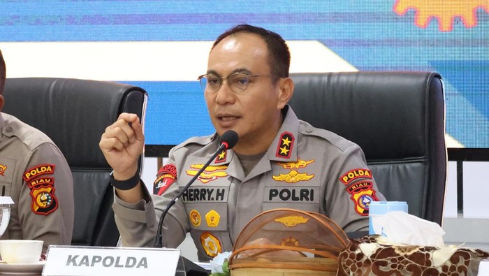 Kapolda Riau Irjen Herry Heryawan menyampaikan sejumlah arahan dalam kunjungan kerjanya di Indragiri Hilir.