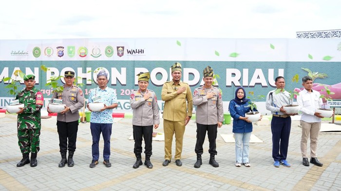 Kapolda Riau Kunker ke Inhu, Tanam Pohon di Objek Wisata Demi Lestarikan Alam